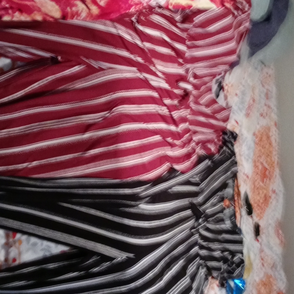 2 jumpsuits xl 1 dress 4x and a dress 2x